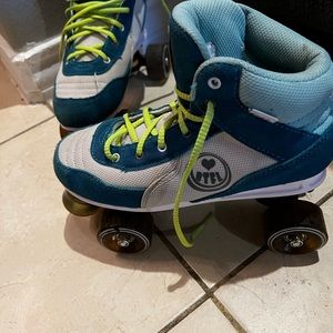 BTFL suede “Joyce” color (blue green) Romy Style skates
